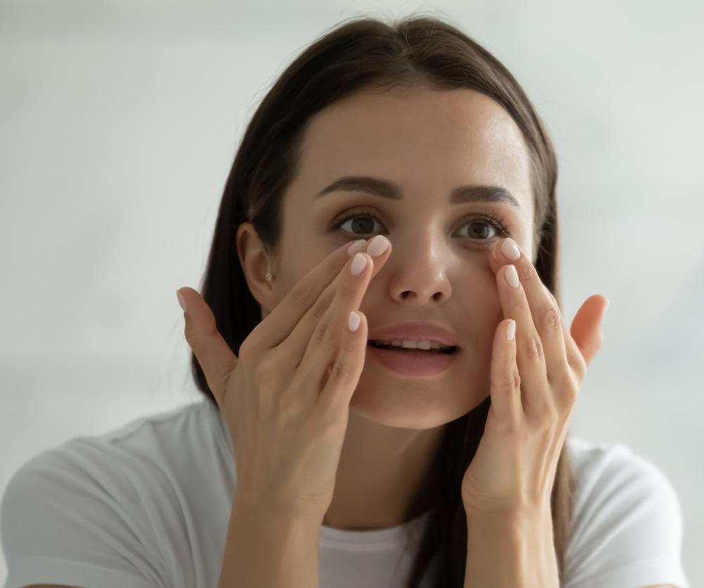 How long to use ointment after blepharoplasty?