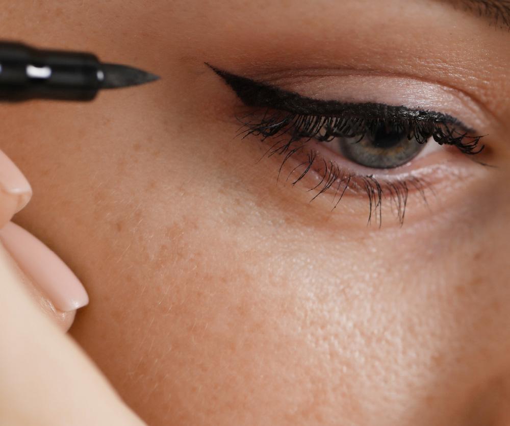 How long after blepharoplasty can I wear makeup?