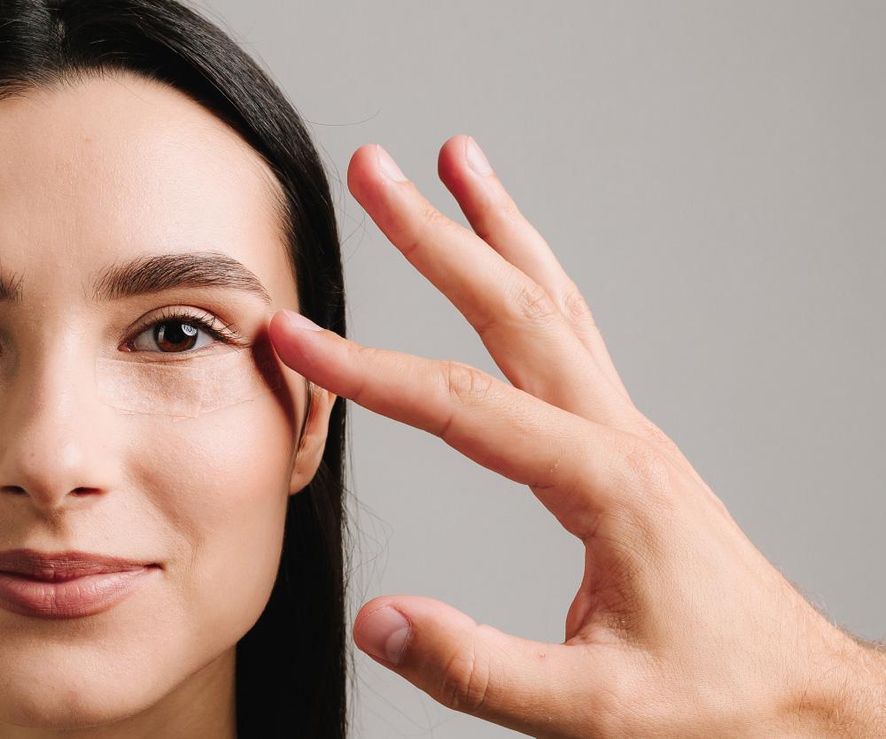 How long will my eyes feel tight after blepharoplasty?