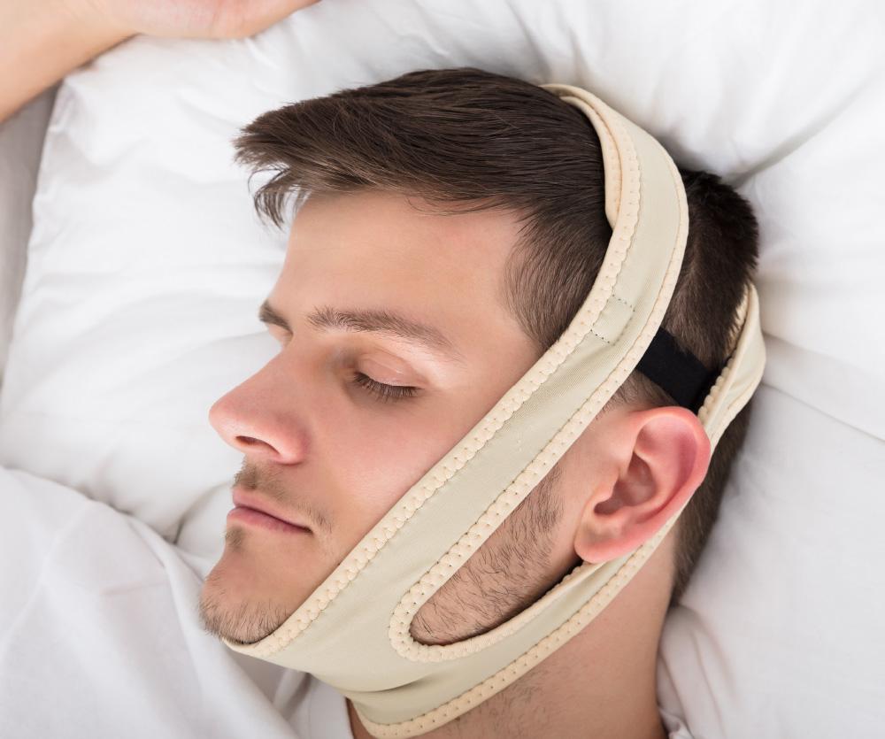 Hur länge ska man ha hakbandage efter halslyft?