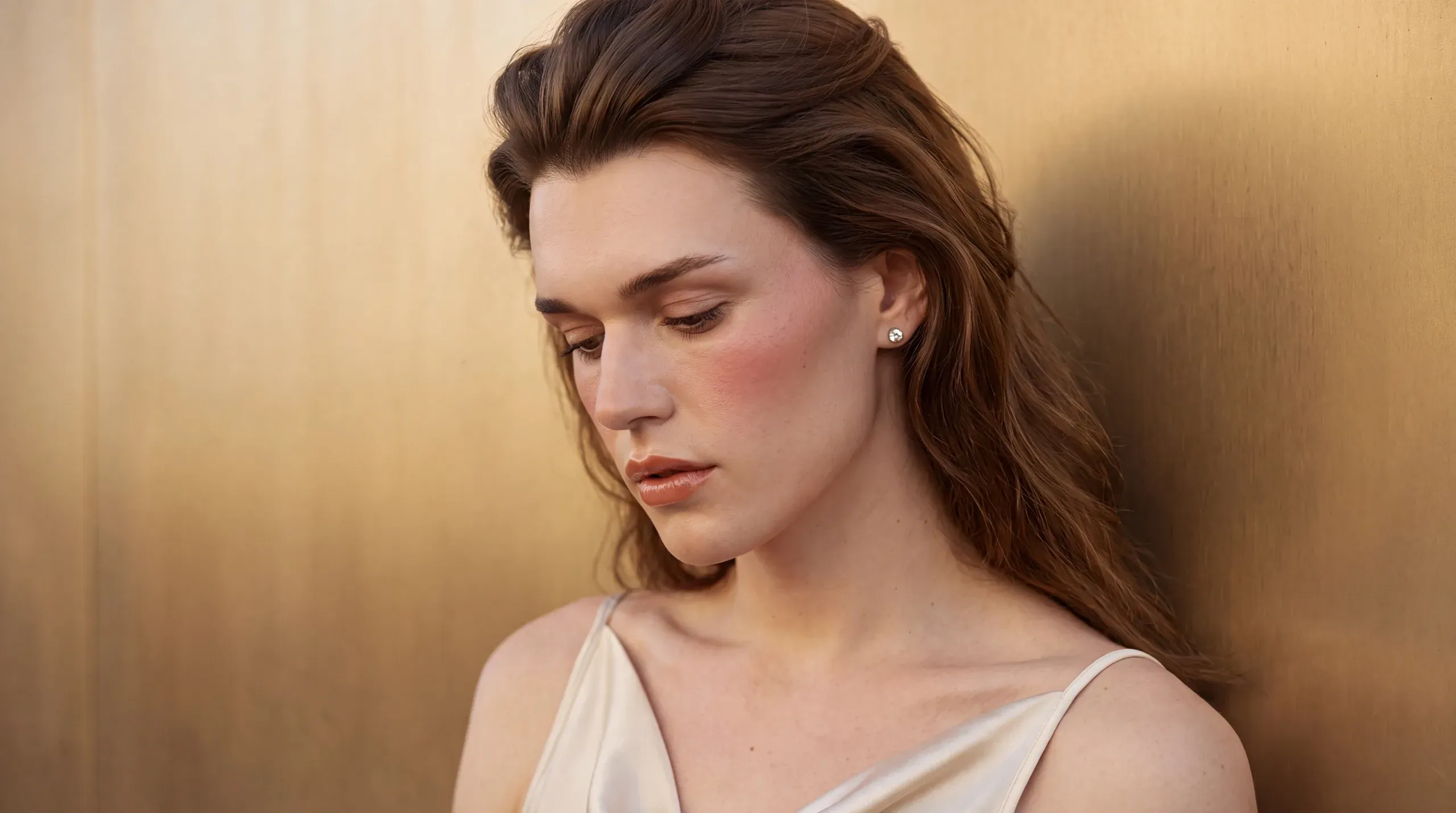 Person in a white shirt in natural light – gender-affirming surgery at Skulpturkliniken