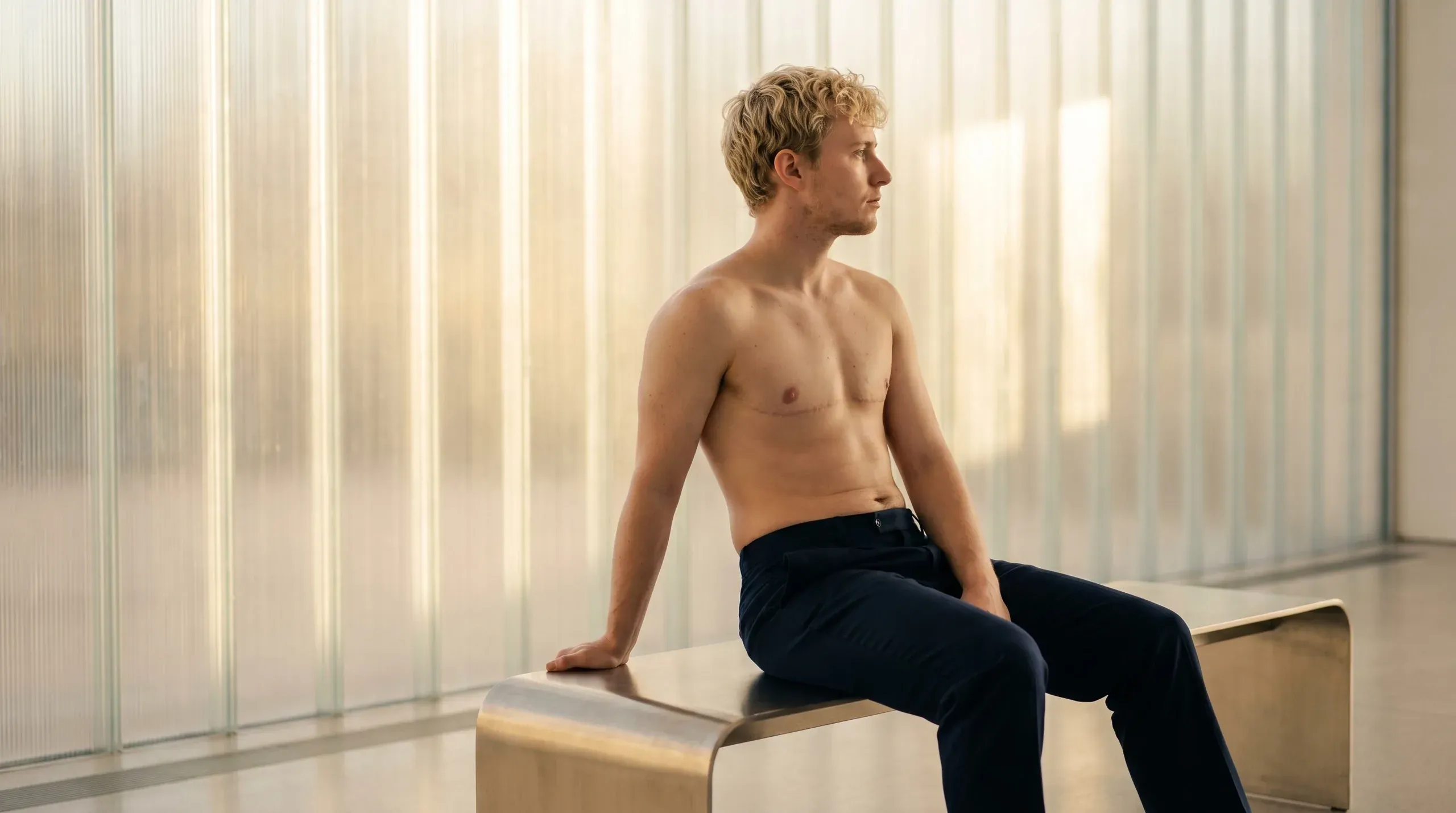 Person in a white shirt in natural light – gender-affirming surgery at Skulpturkliniken